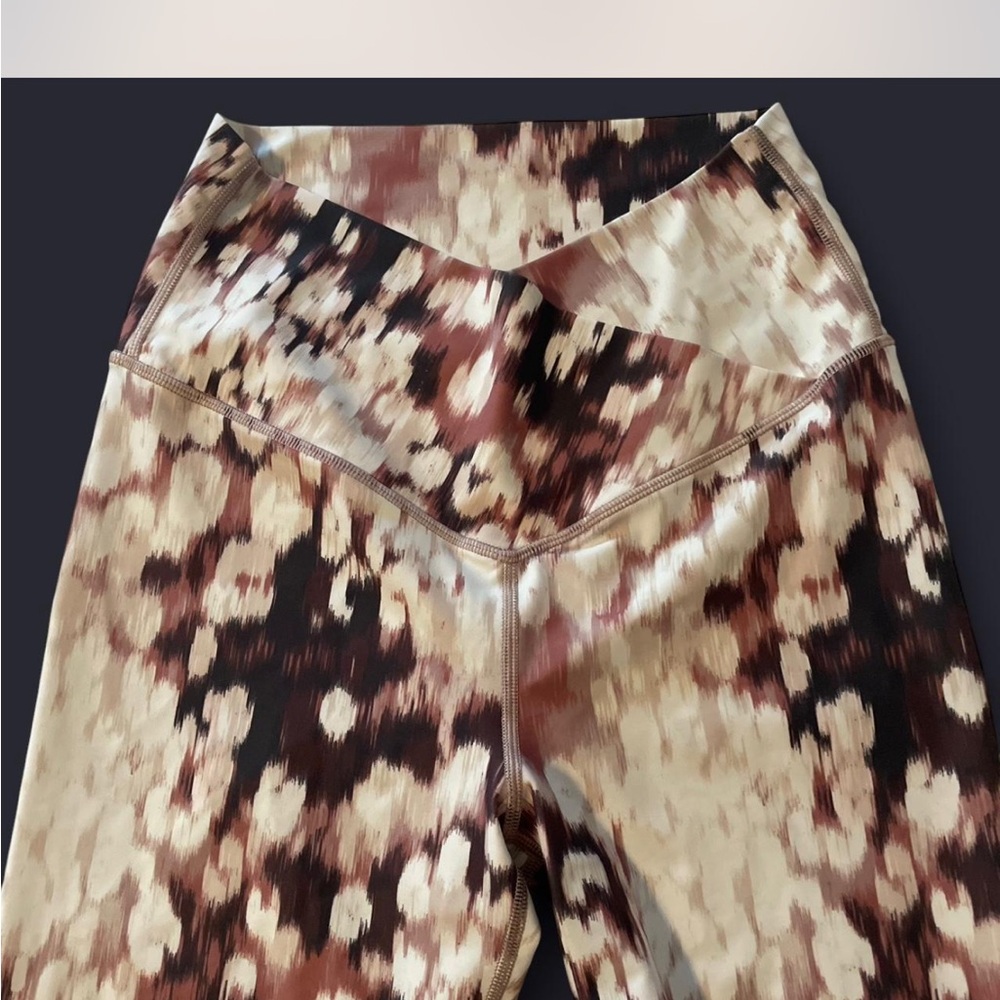 Aerie Women's Brown and Cream Patterned Leggings